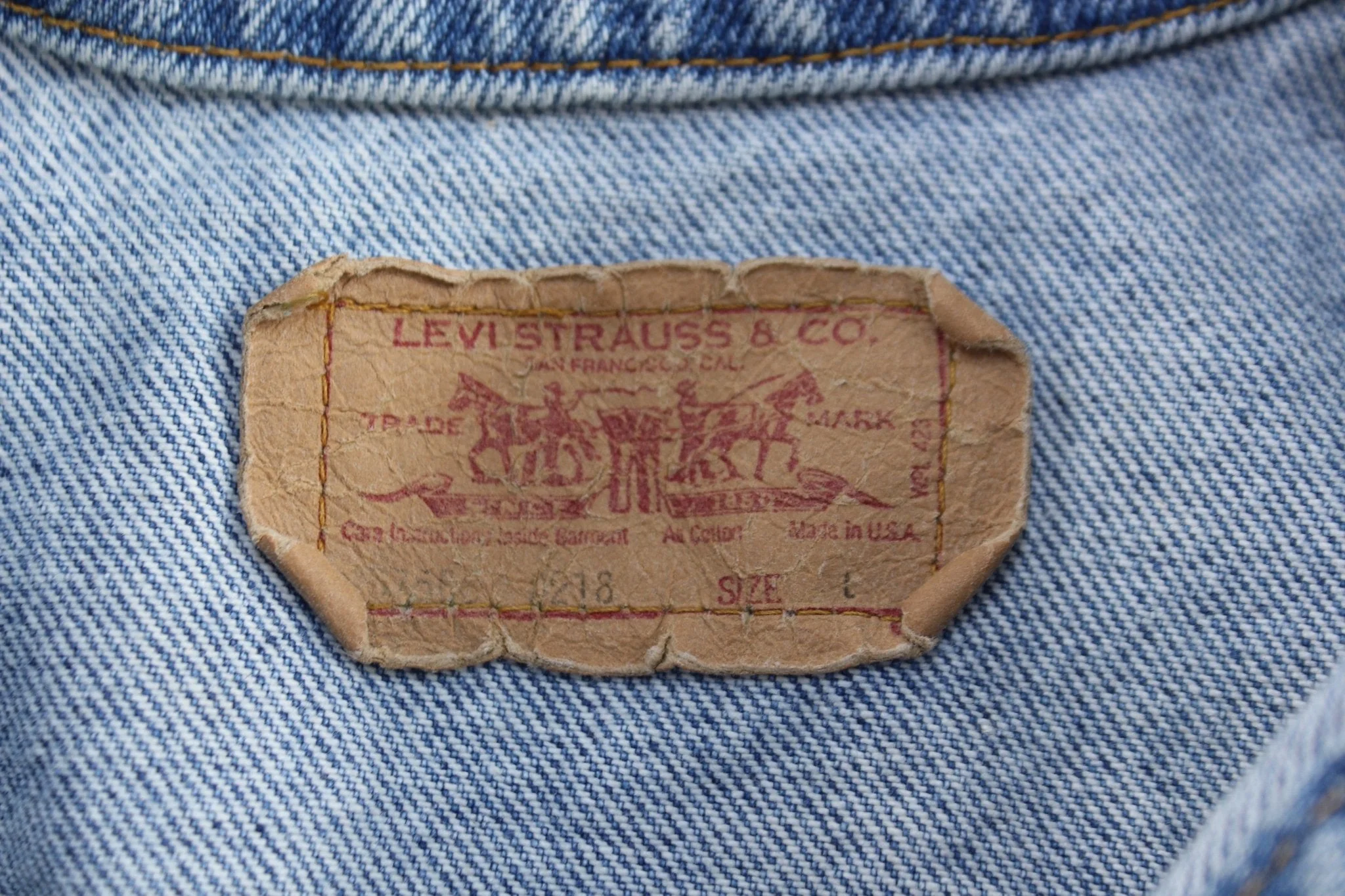 Levi's Dark Wash Denim Trucker Jacket - Image 4