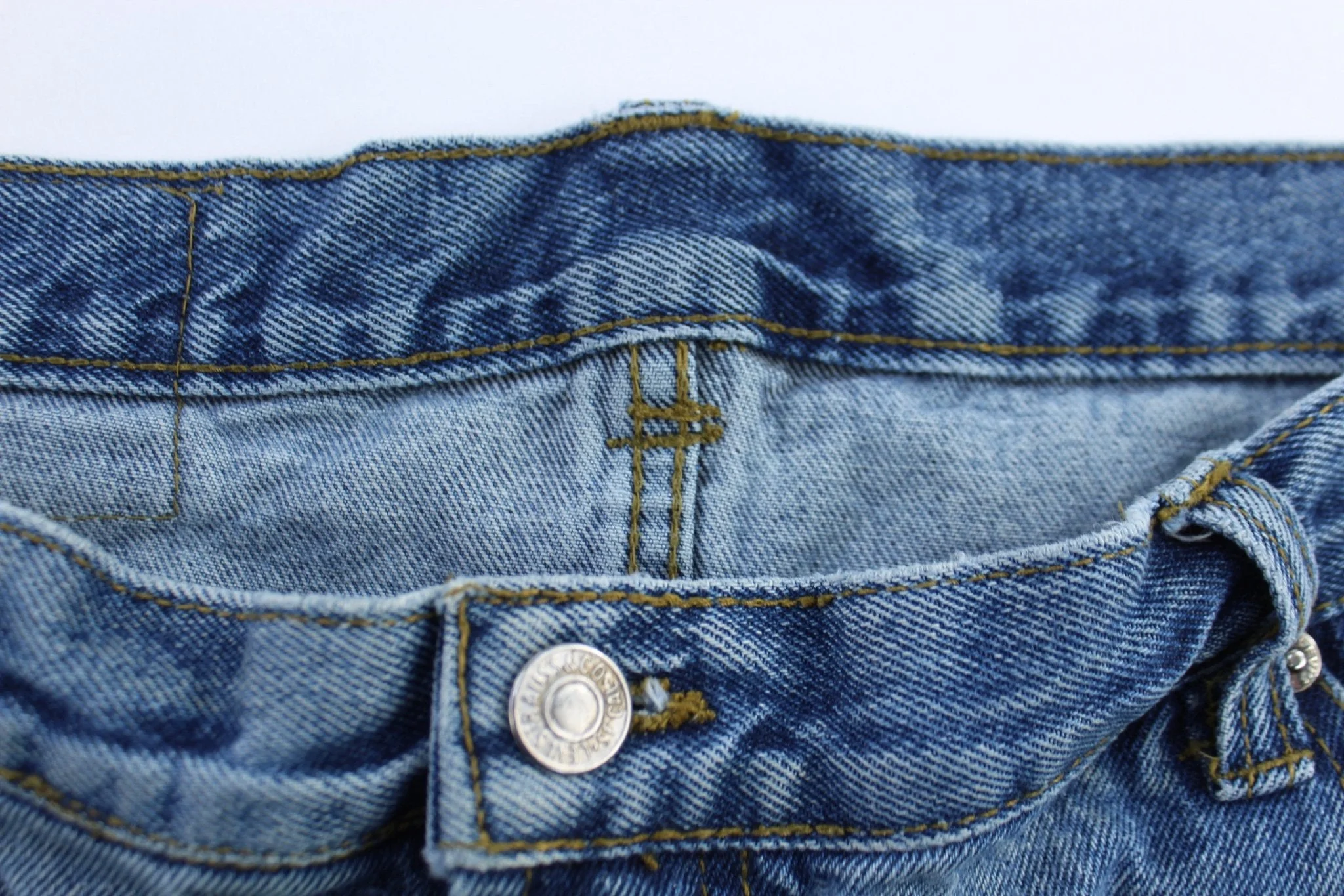 Levi's Light Wash Denim Jeans - Image 4