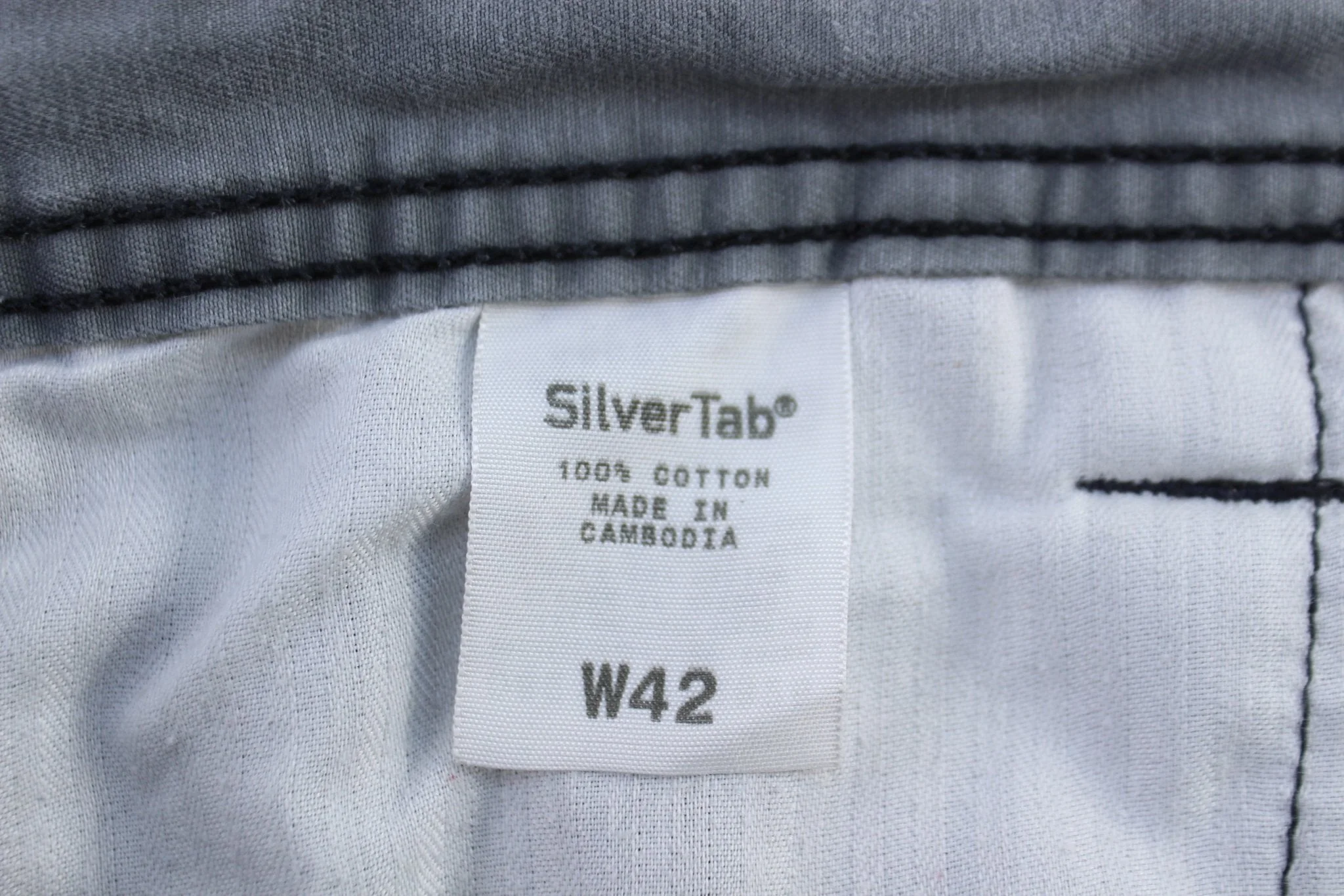 Levi's Silvertab Black Cargo Shorts - Image 4