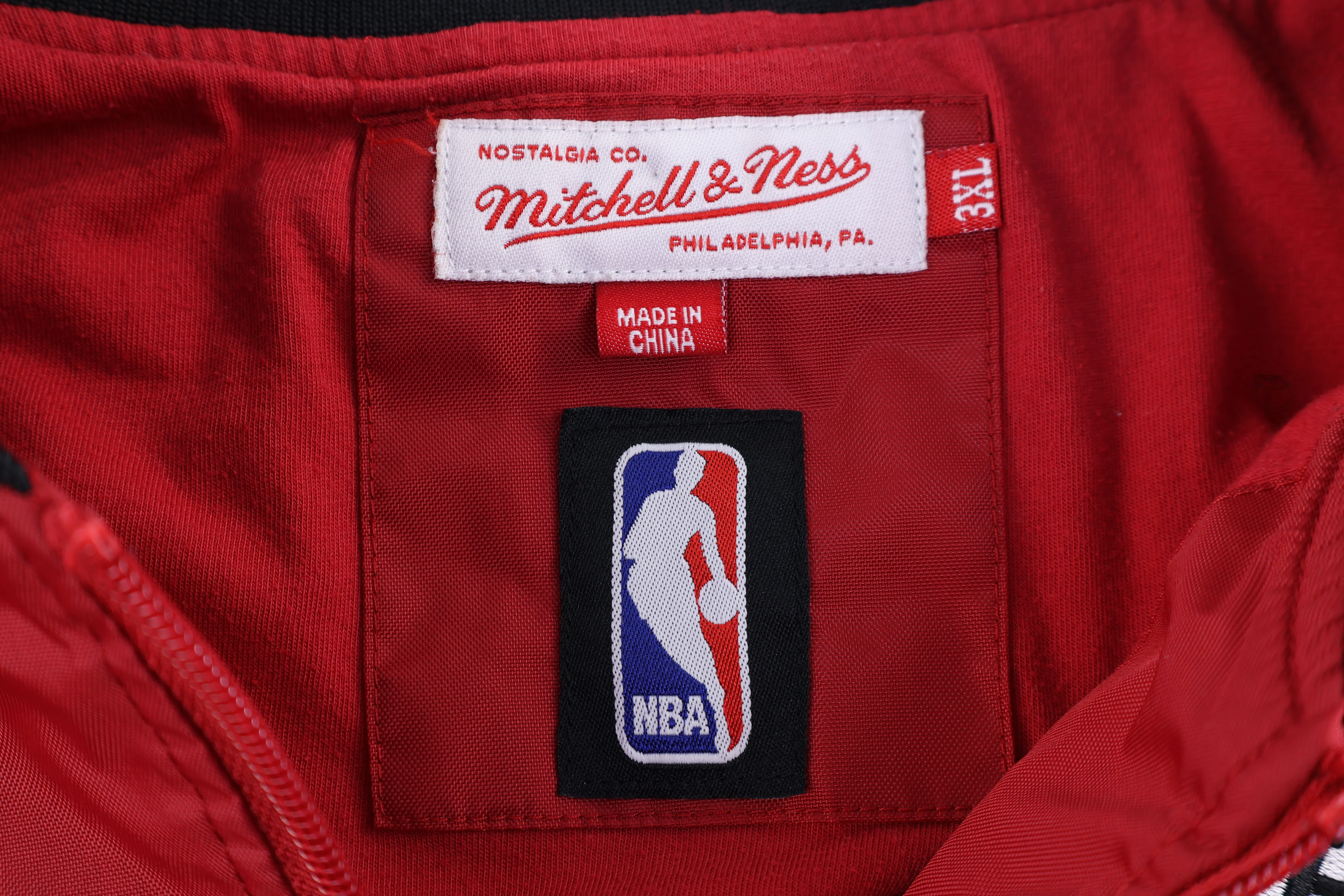 Mitchell & Ness Chicago Bulls Basketball Pullover Windbreaker - Image 3