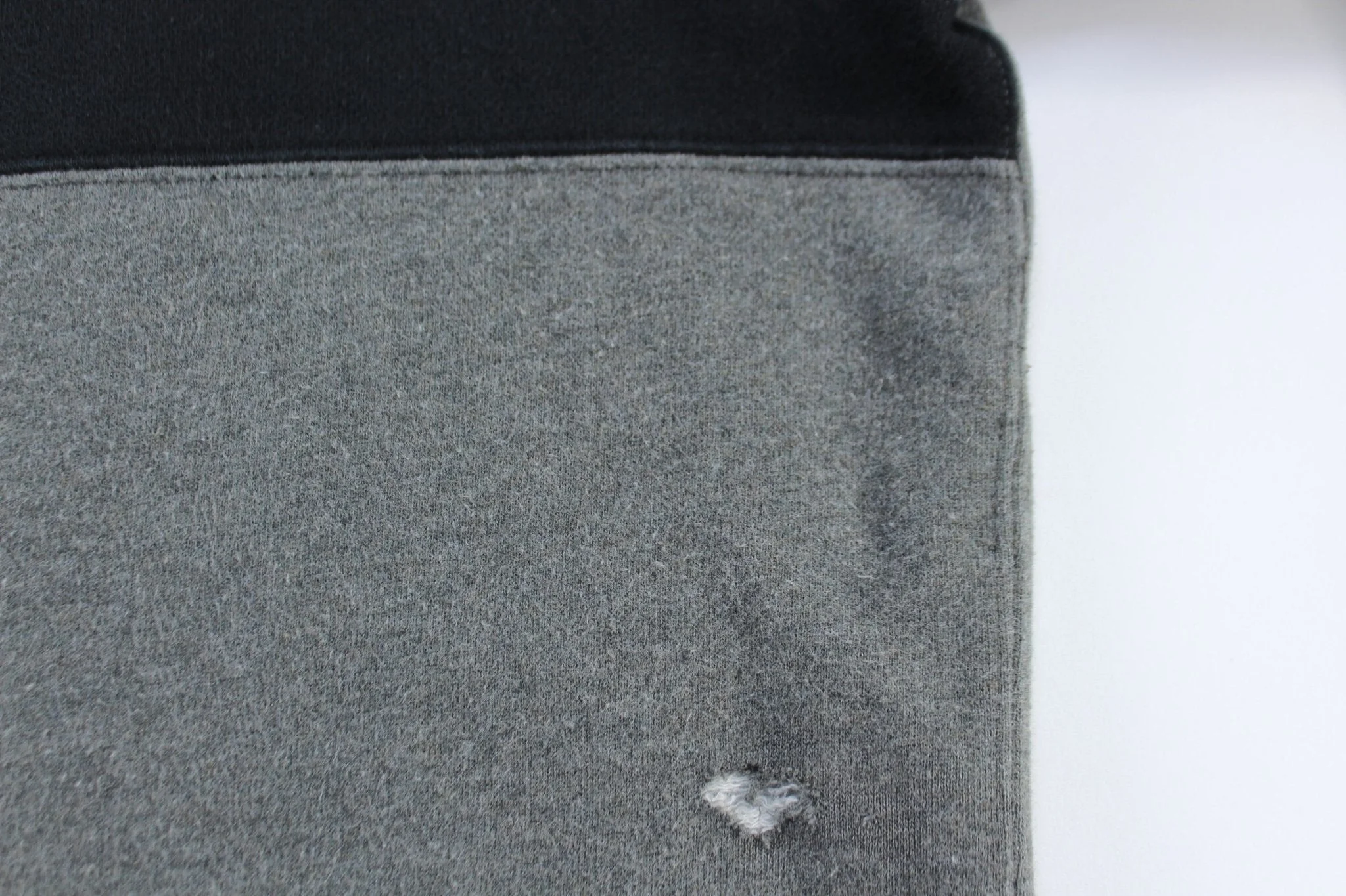 Polo Ralph Lauren Embroidered Logo Grey & Black Sweatshirt - Image 3