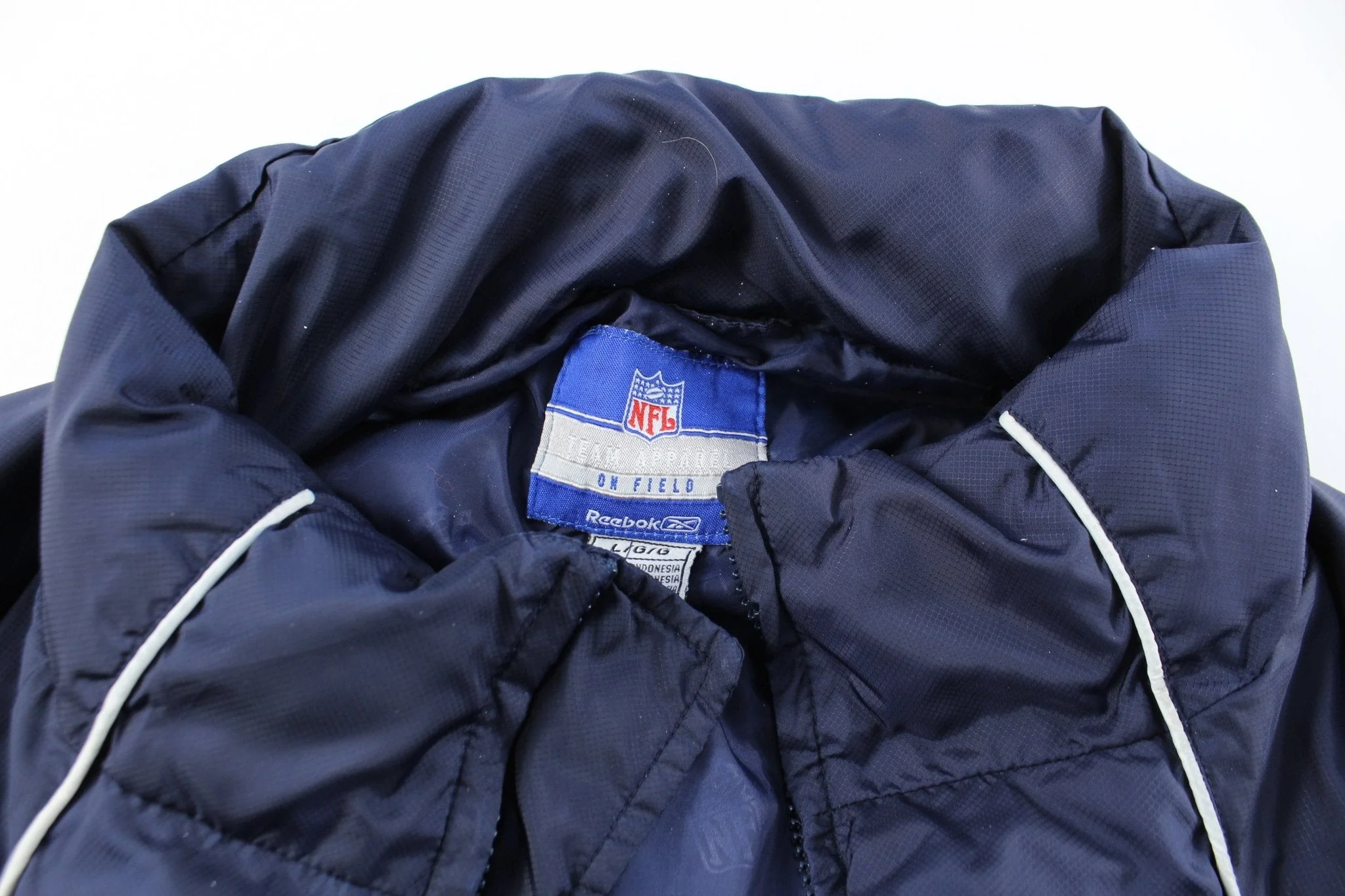 Reebok Embroidered Logo Dallas Cowboys Puffer Jacket - Image 3