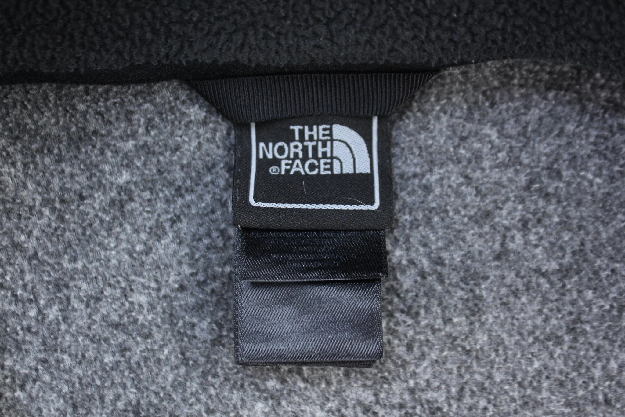 The North Face Embroidered Logo Grey & Black Fleece Jacket - Image 3