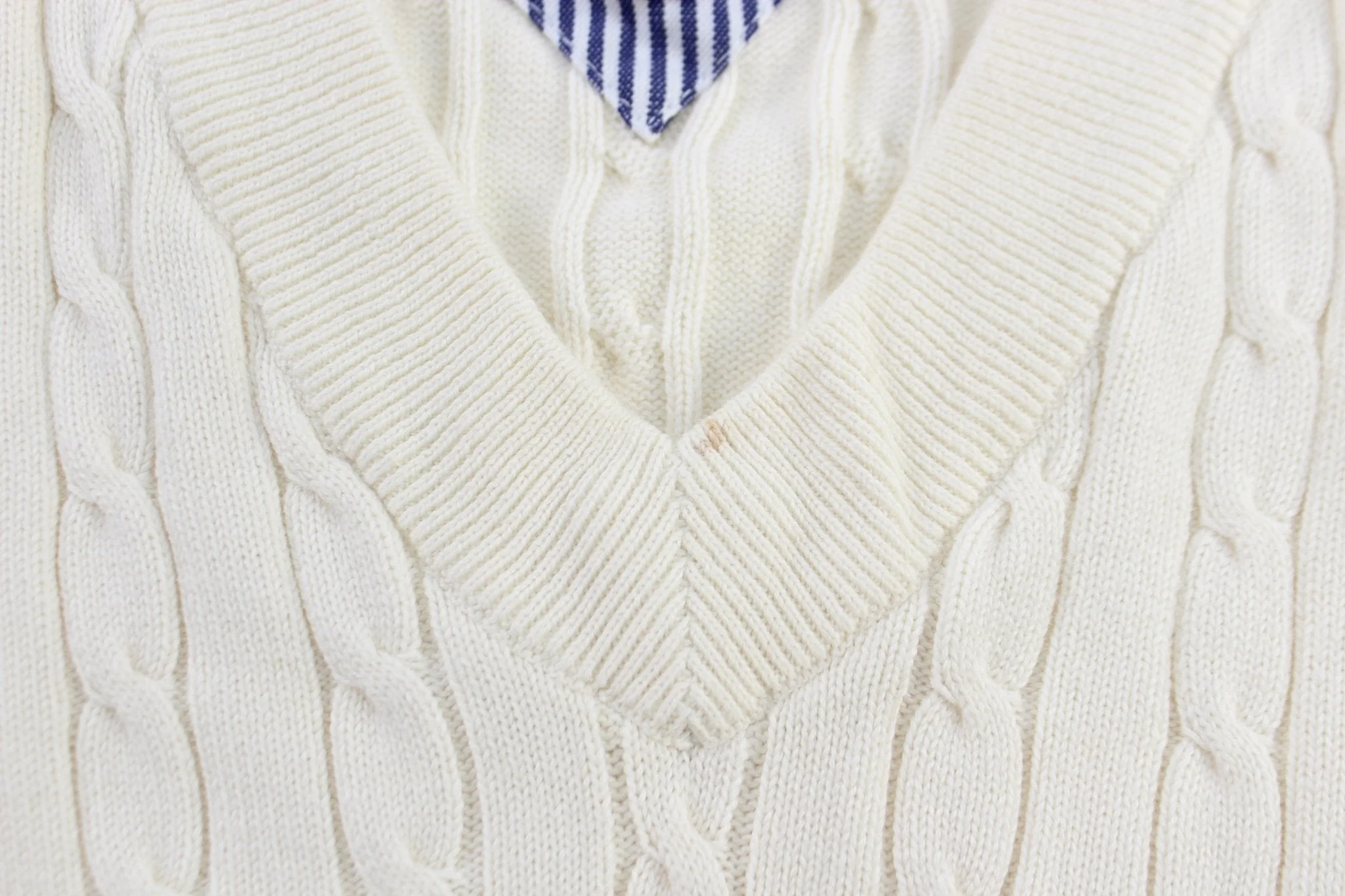 Tommy Hilfiger White Cable Knit Vest - Image 3