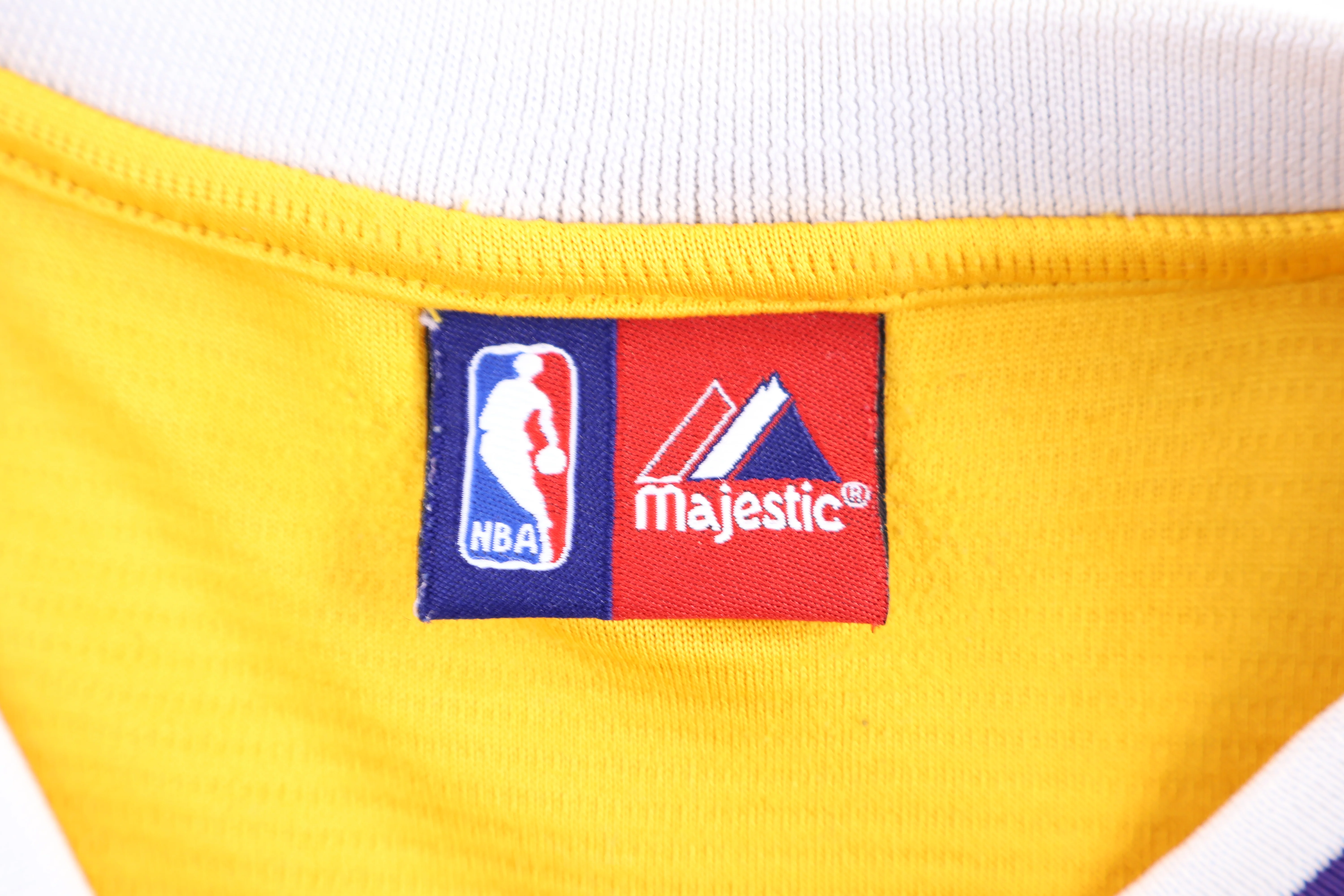 Vintage Kobe Bryant Los Angeles Lakers Basketball T-shirt - Image 3
