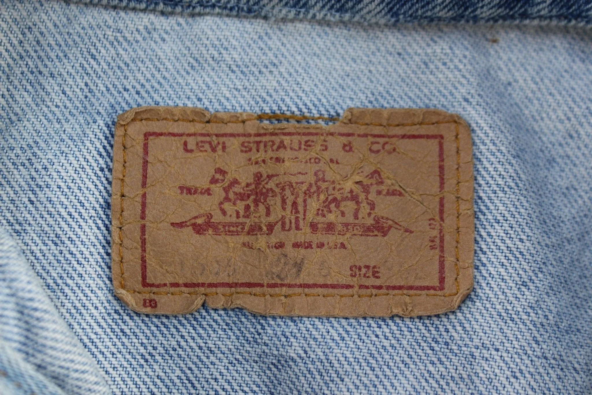 Vintage Levi's Light Wash Denim Jacket - Image 4