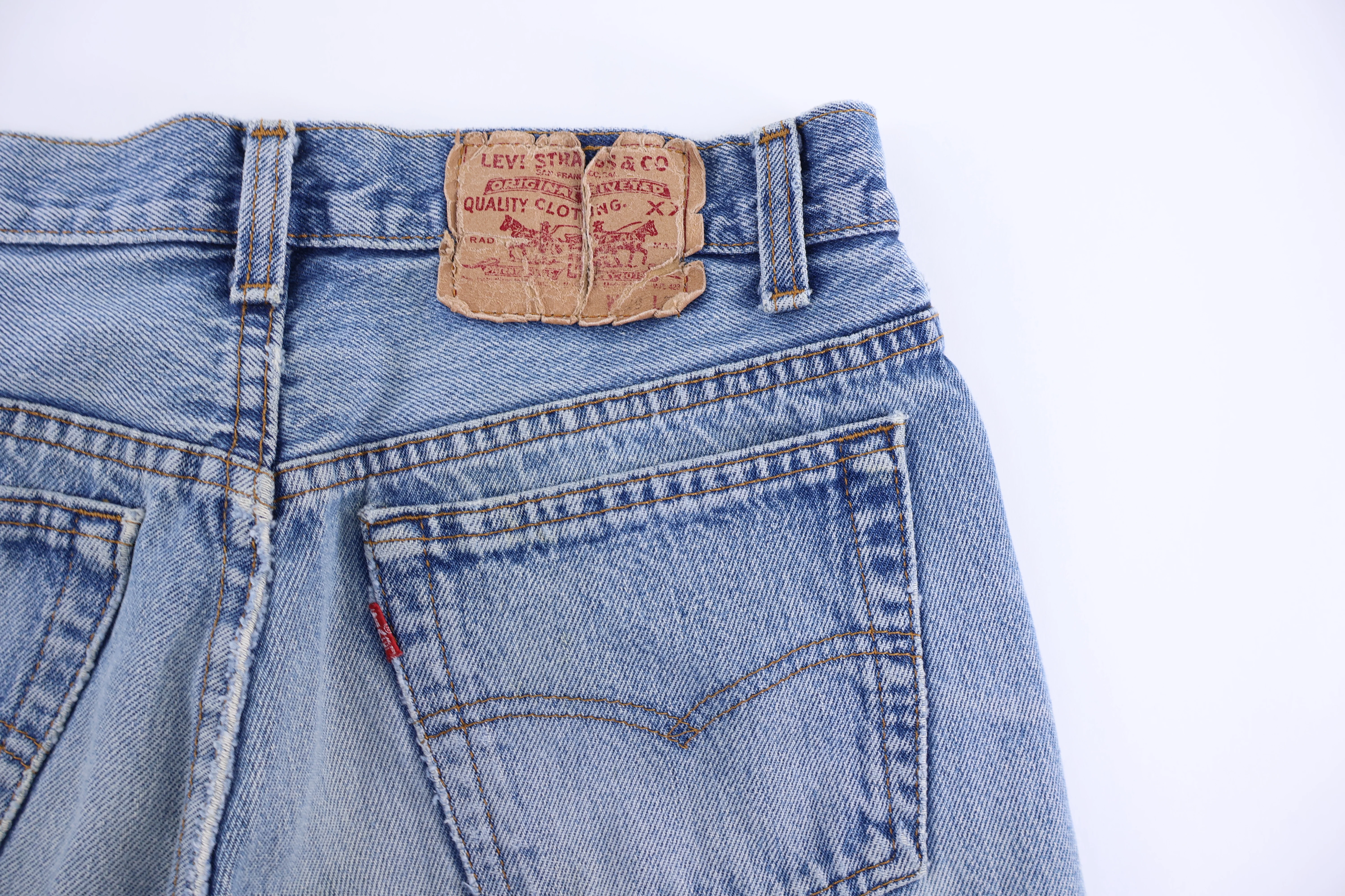 Vintage Levi's Medium Wash Denim Jeans - Image 5