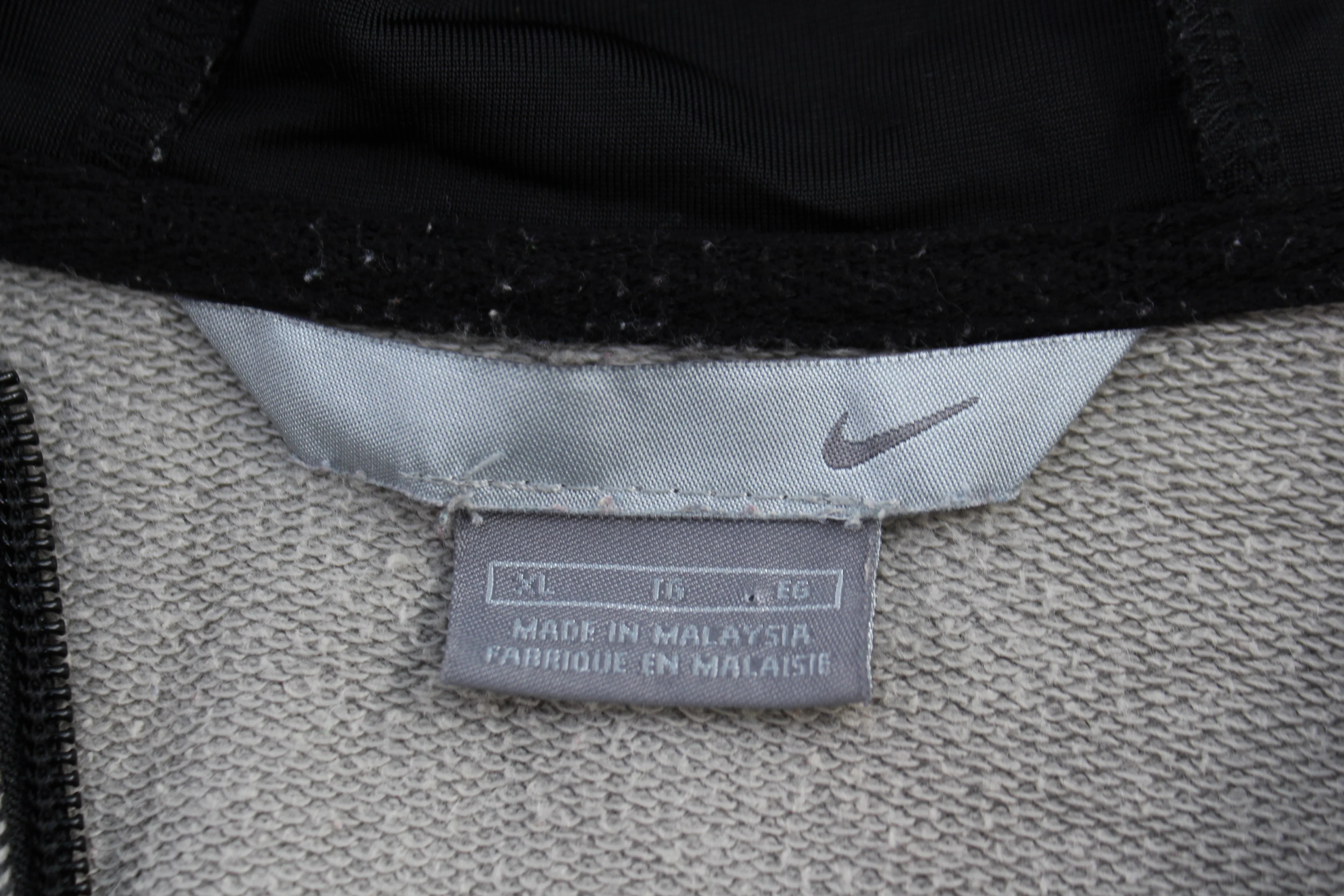 Vintage Nike Embroidered Logo Grey Full Zip Hoodie - Image 3