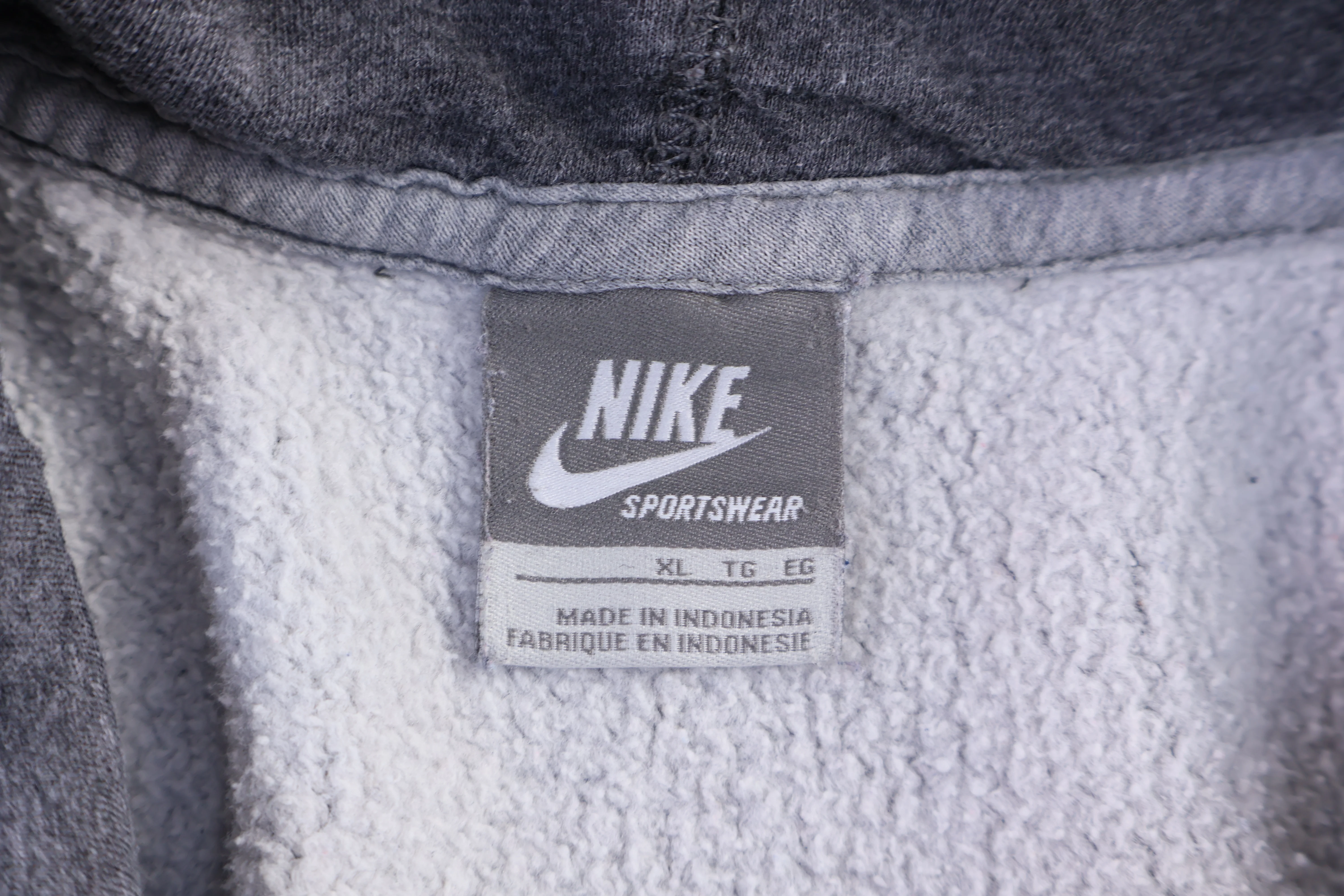 Vintage Nike Embroidered Logo Grey Pullover Hoodie - Image 5