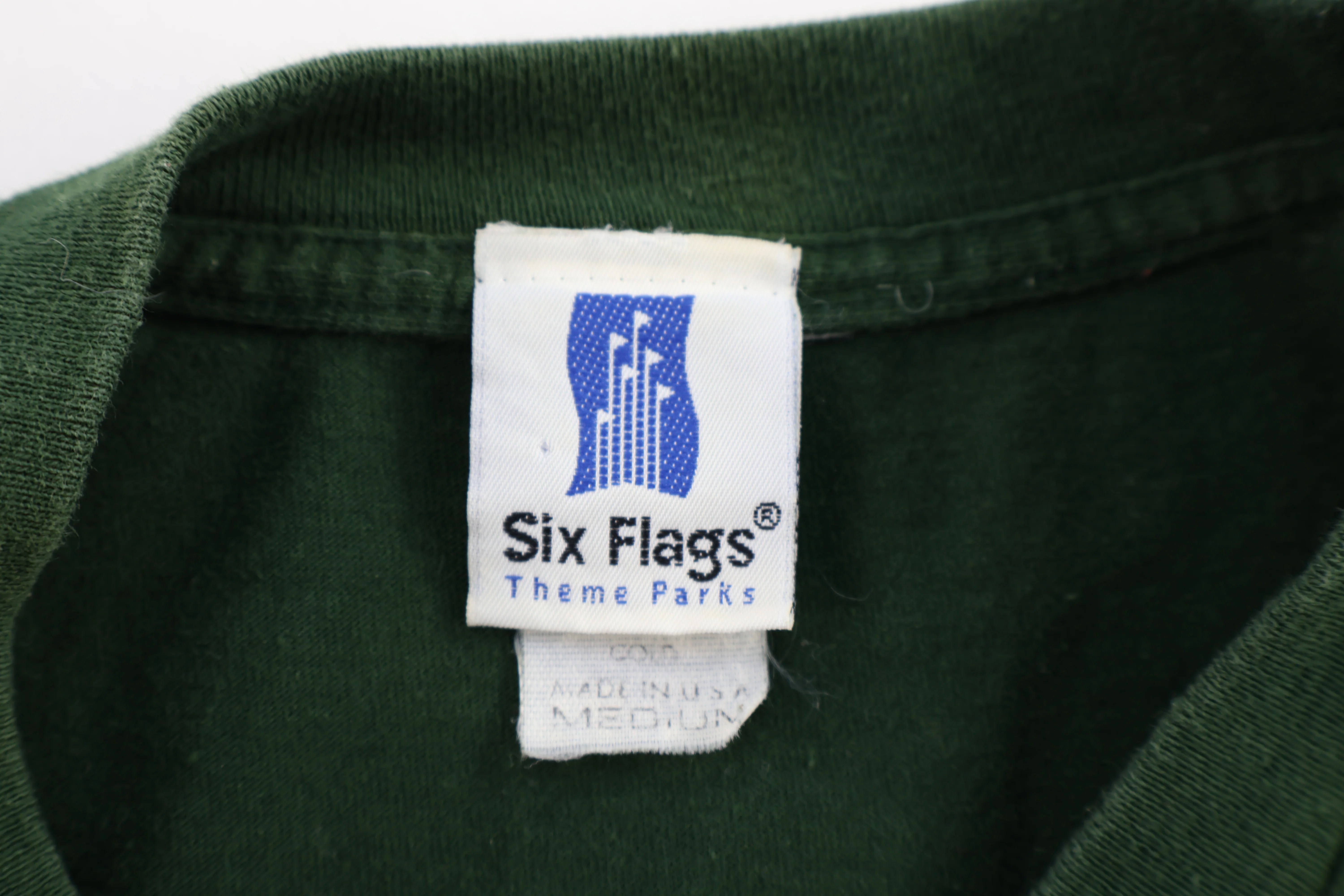 Vintage Six Flags Daffy Duck T-shirt - Image 4