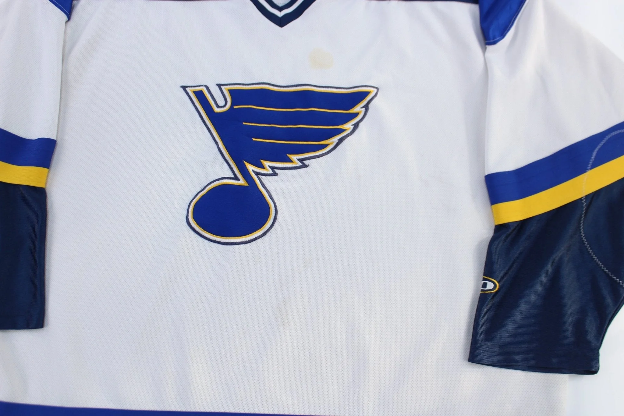 Vintage St. Louis Blues Embroidered Pro Player Hockey Jersey - Image 4