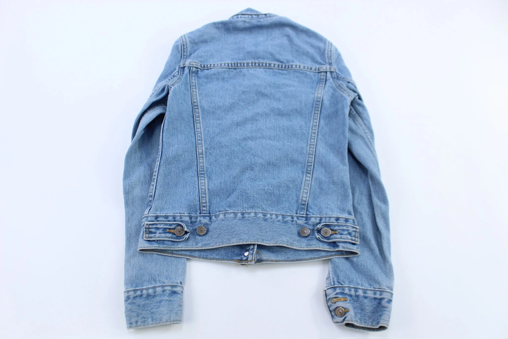 Vintage Women's Levi's Light Wash Denim Jacket - Image 2