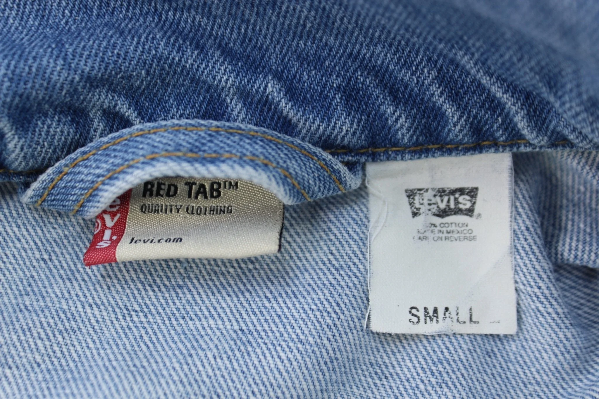 Vintage Women's Levi's Light Wash Denim Jacket - Image 3