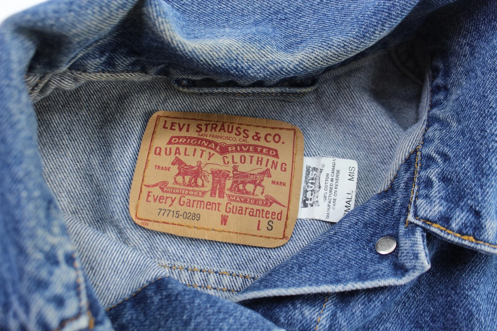 Women's 90's Levi's Denim Jacket - Image 3