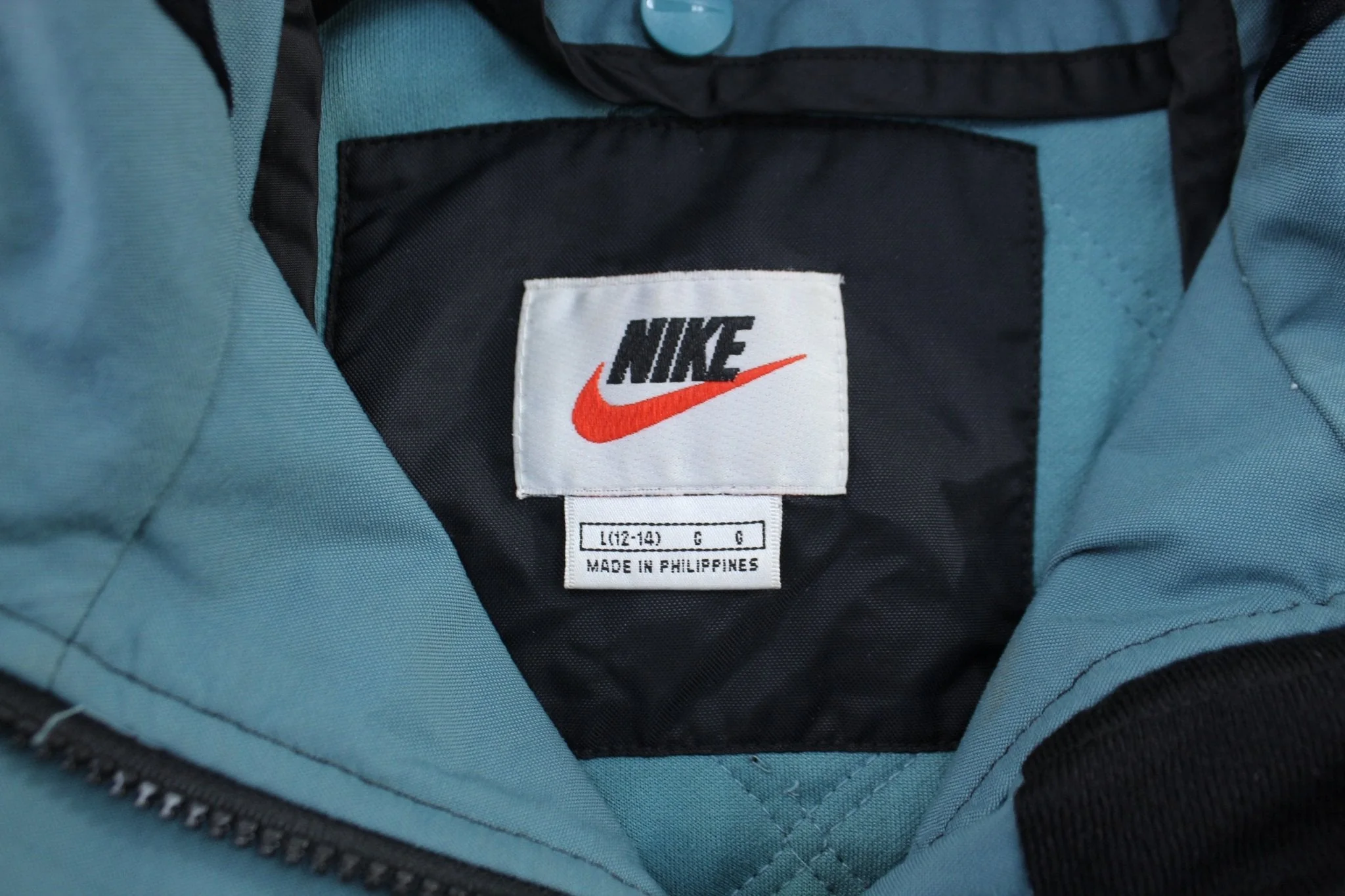 Women's 90's Nike Embroidered Logo Black Hooded Jacket - Image 3