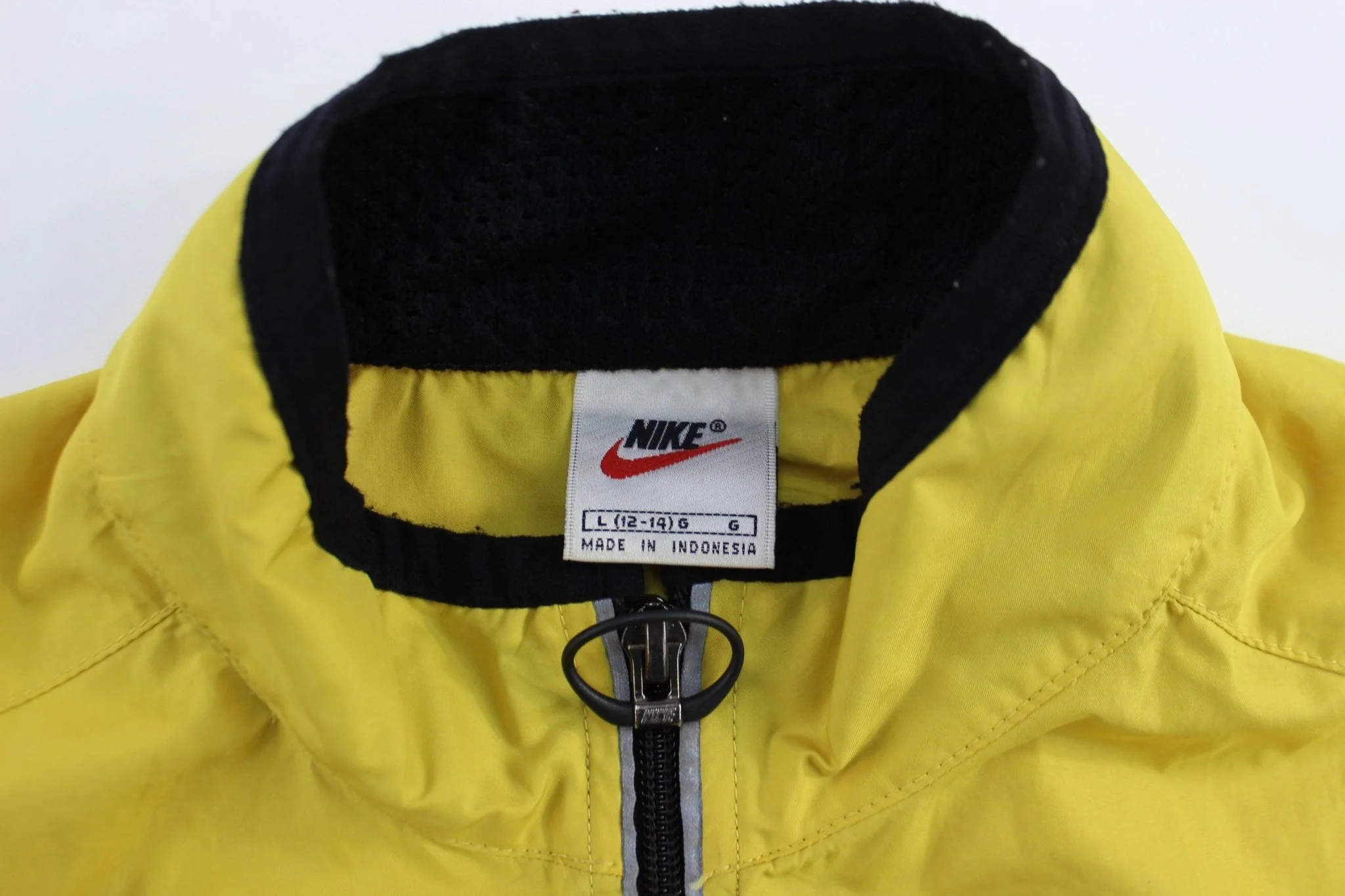 Women's 90's Nike Embroidered Logo Black & Yellow Zip Up Vest - Image 4