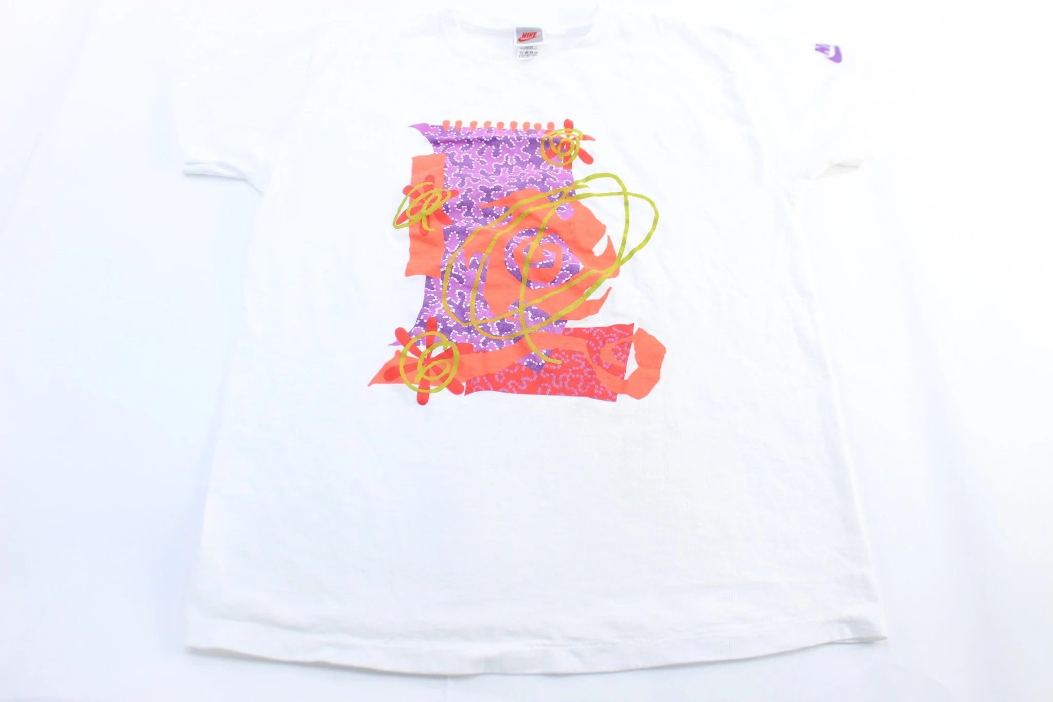 Women's 90's Nike Logo Graphic T-Shirt