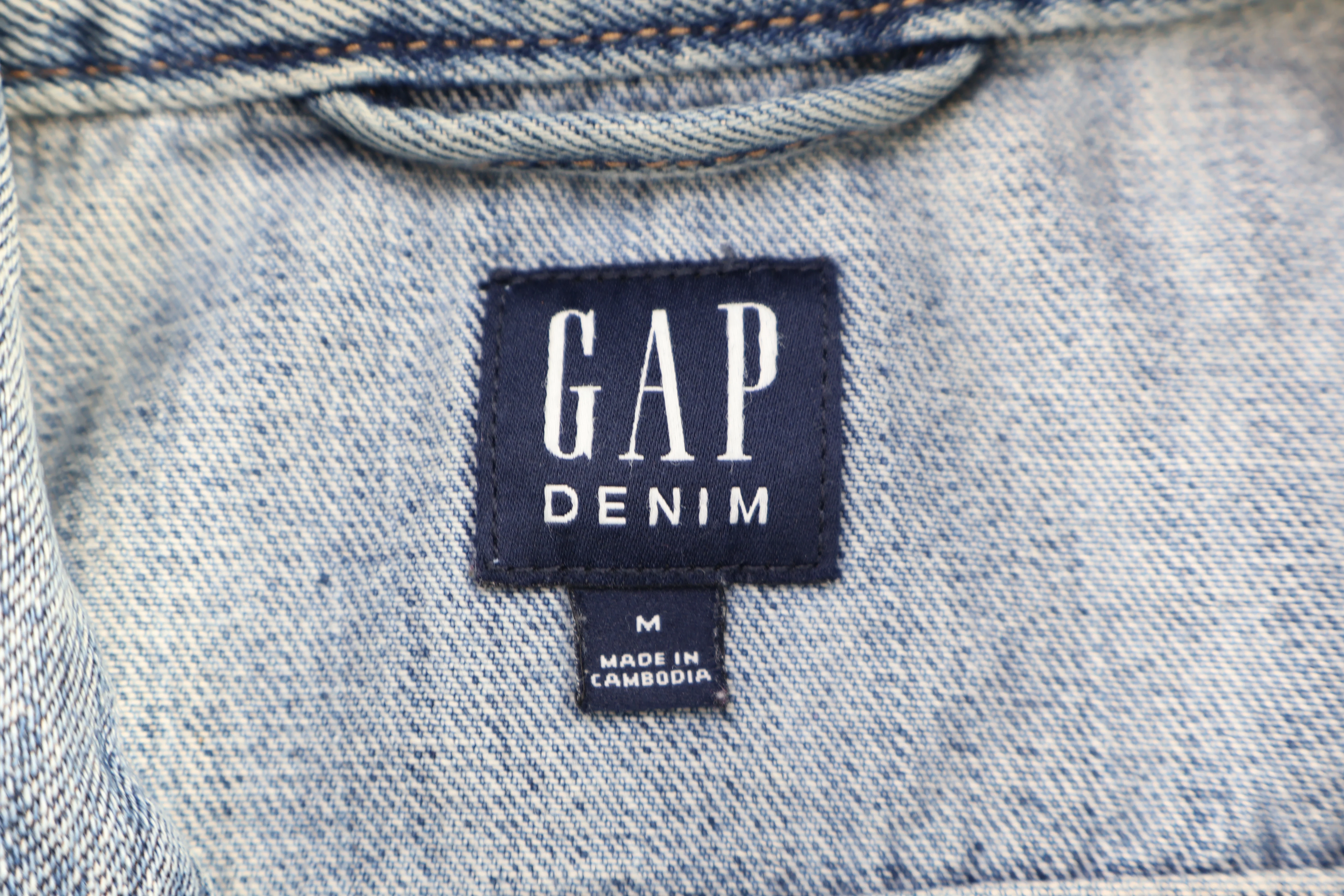 Women's GAP Medium Wash Denim Jacket - Image 3