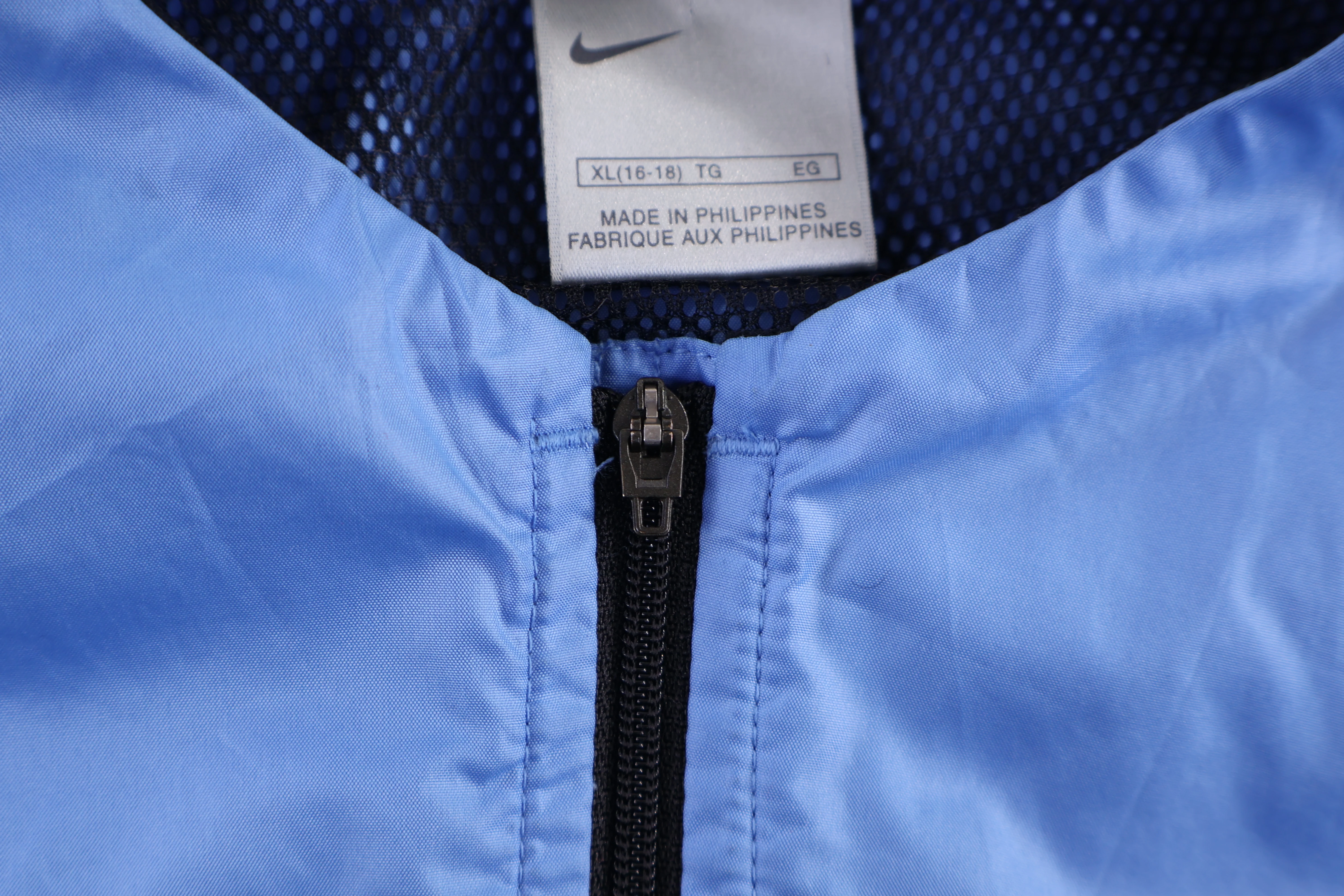 Women's Nike Embroidered Logo Quarter Zip Windbreaker - Image 3