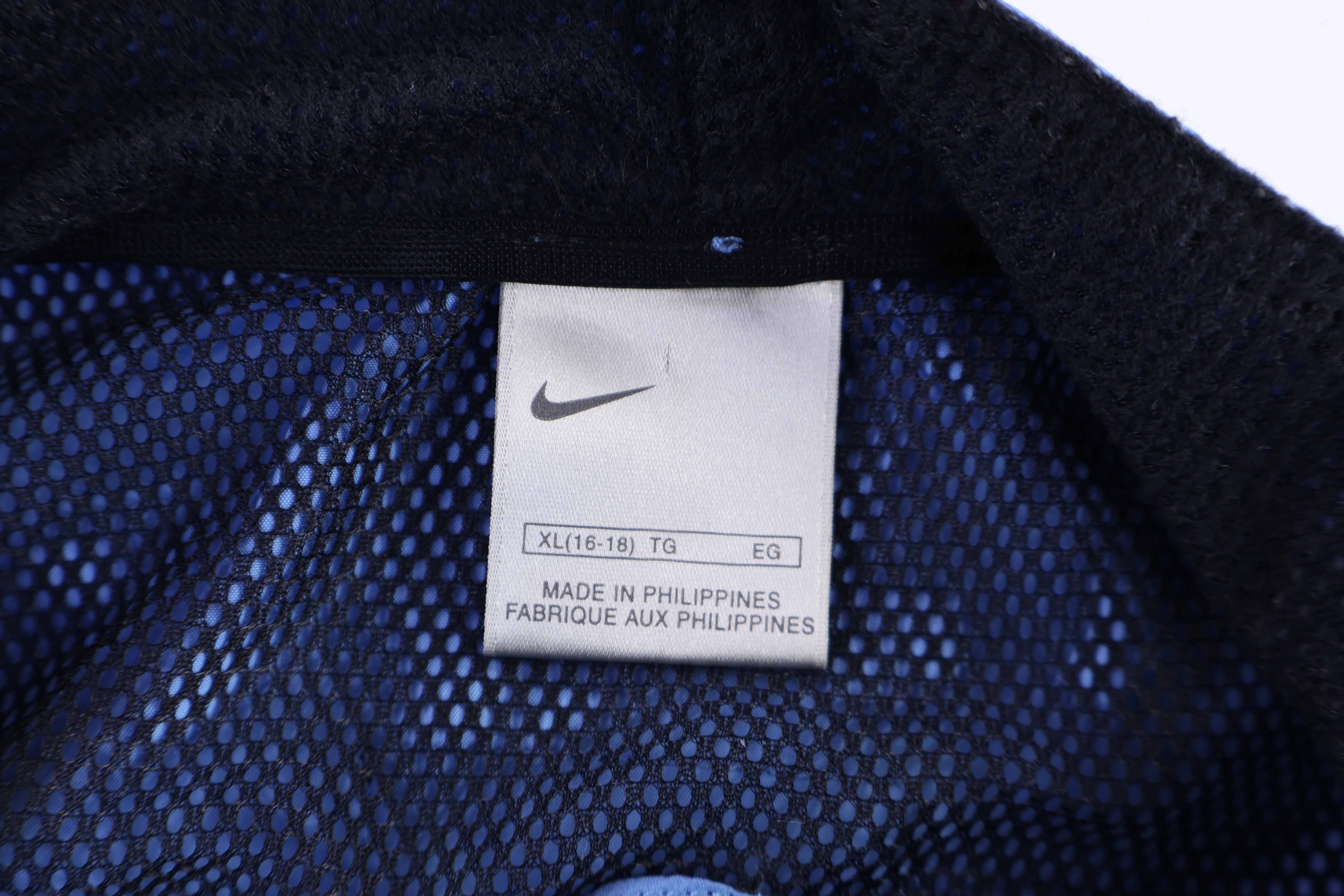 Women's Nike Embroidered Logo Quarter Zip Windbreaker - Image 4