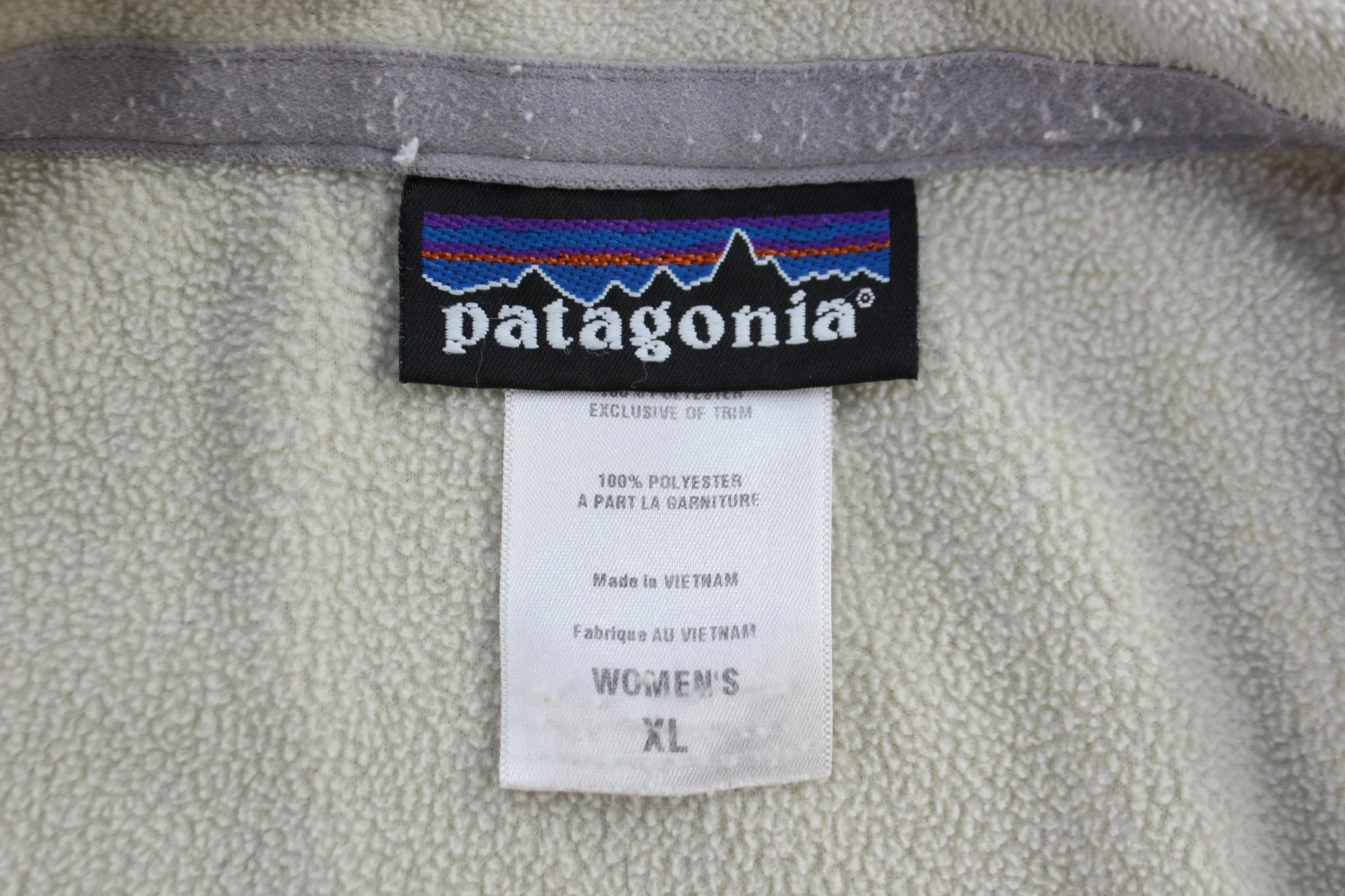 Women's Patagonia Embroidered Logo Grey Full Zip Sweater - Image 3