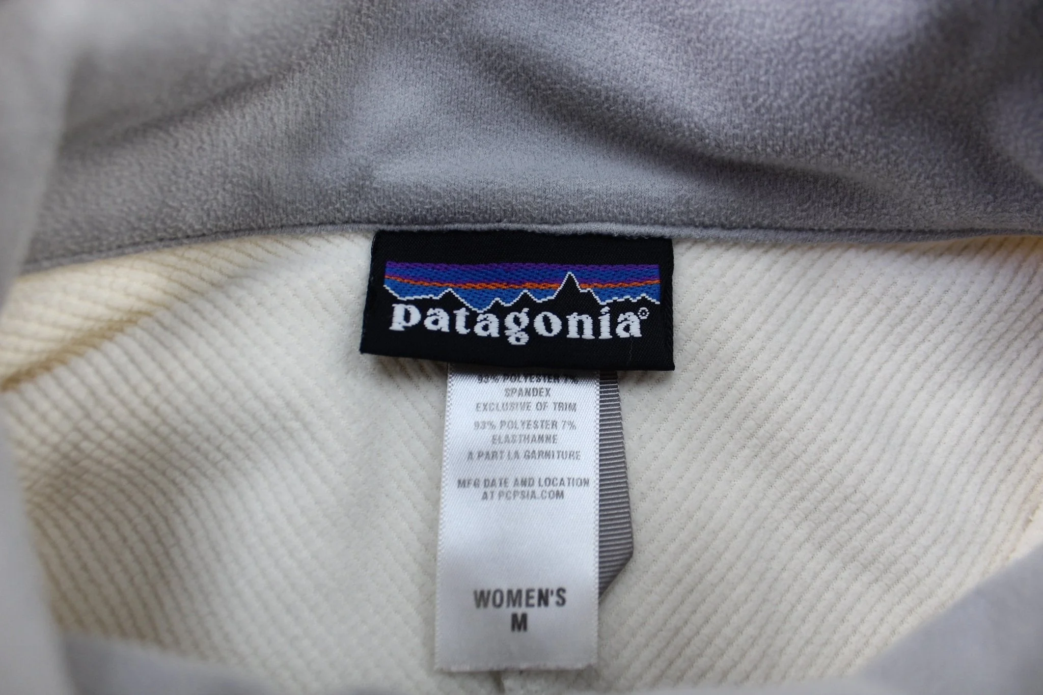 Women's Patagonia Embroidered Logo Light Grey Polartec Jacket - Image 3