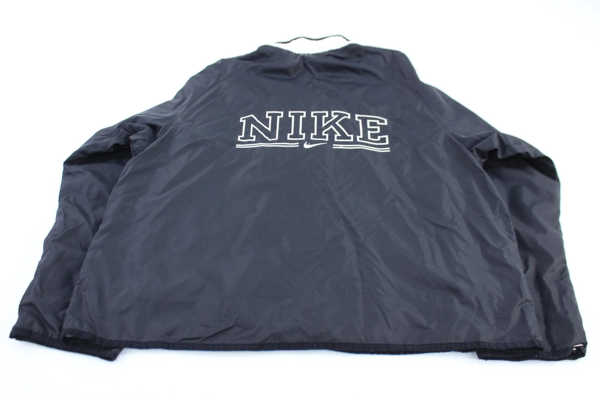 90’s Women's Vintage Nike Embroidered Logo Black & White Jacket - Image 2