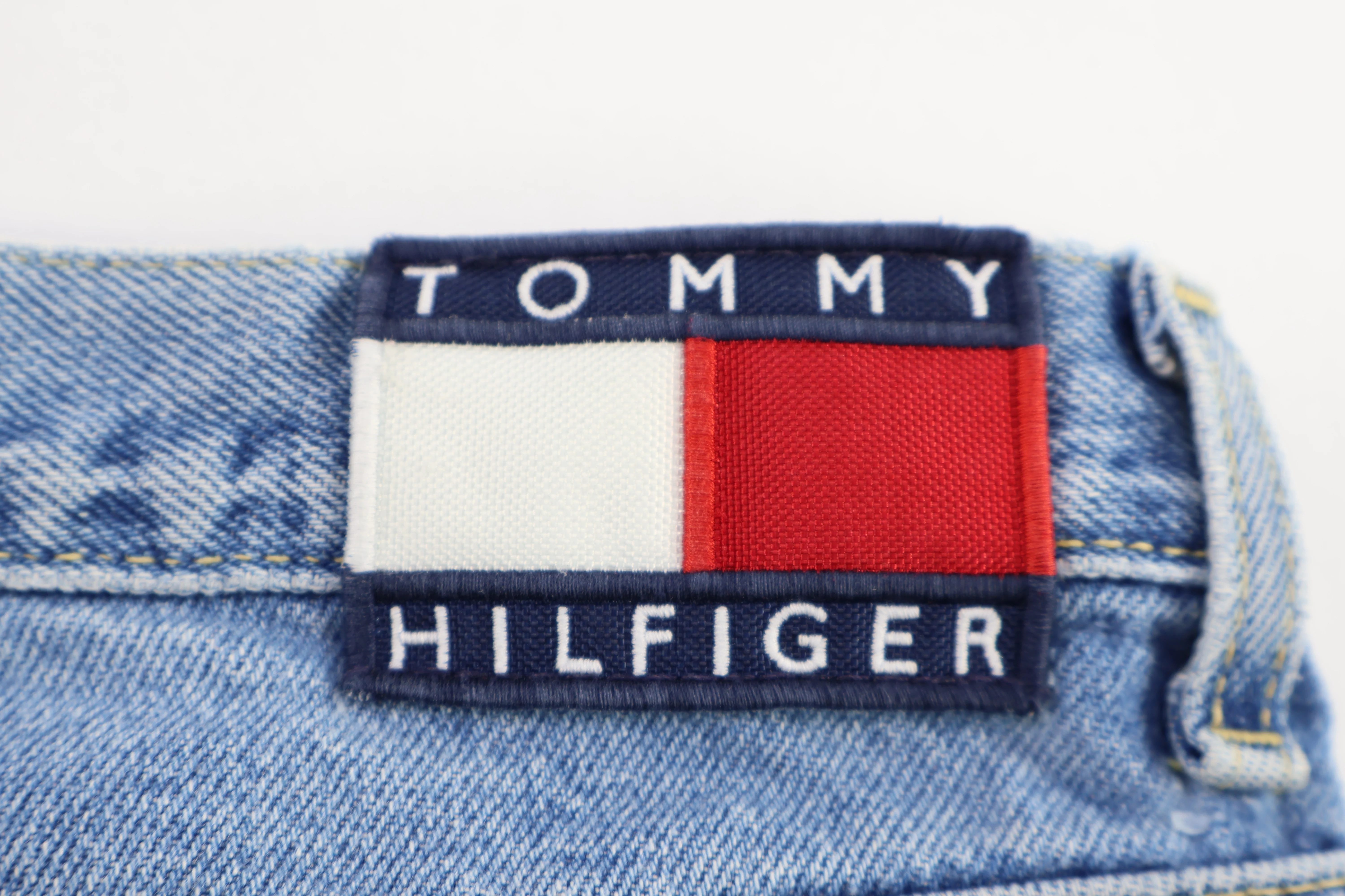 Women's Vintage Tommy Hilfiger Light Wash Denim Jeans - Image 3