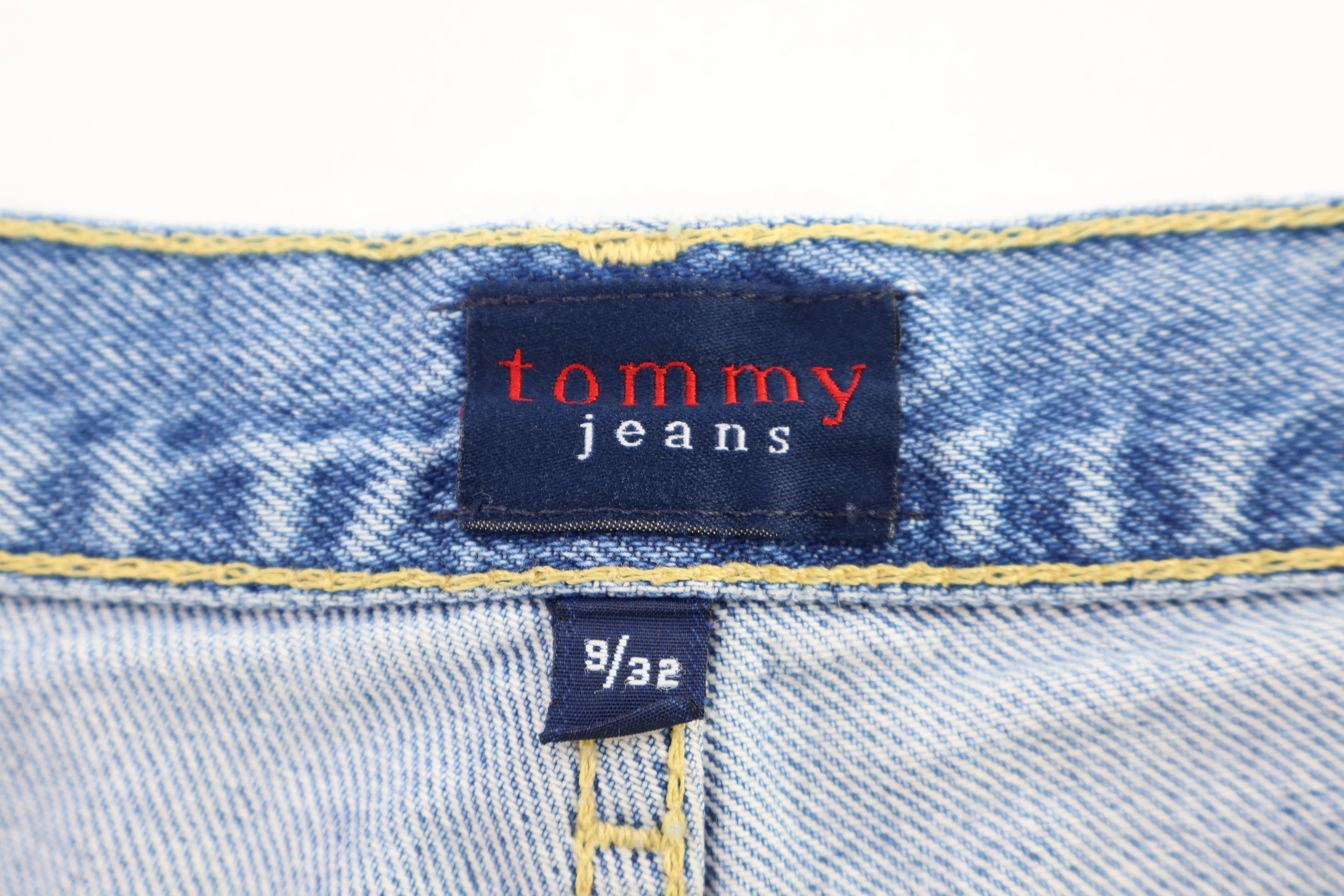 Women's Vintage Tommy Hilfiger Light Wash Denim Jeans - Image 4