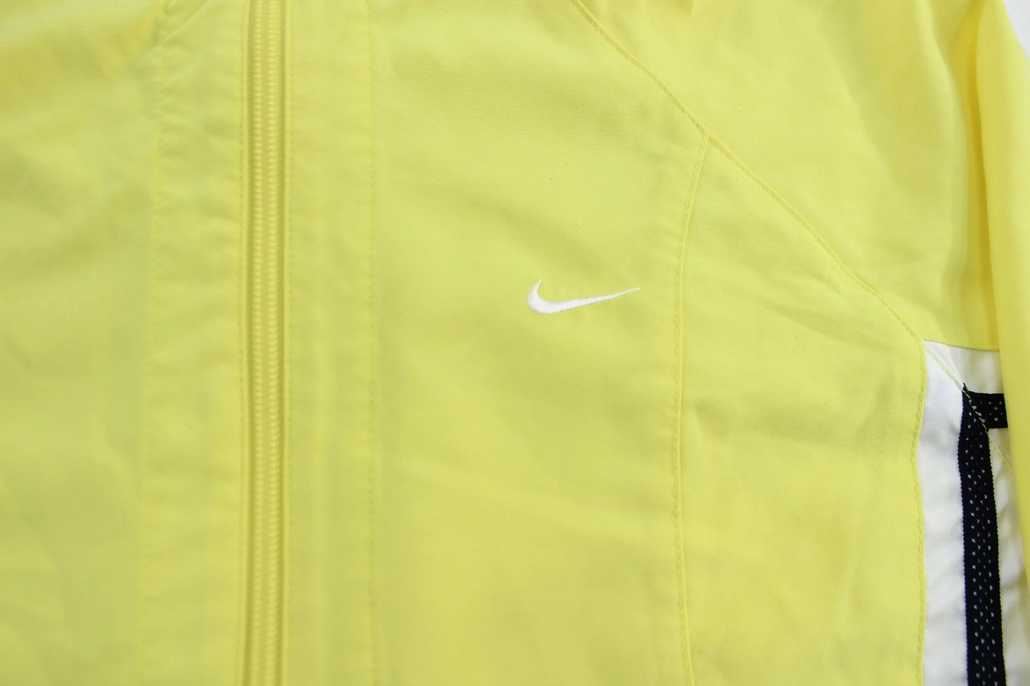 Women's Y2K Nike Embroidered Logo Black, White, & Yellow Zip Up Jacket - Image 3