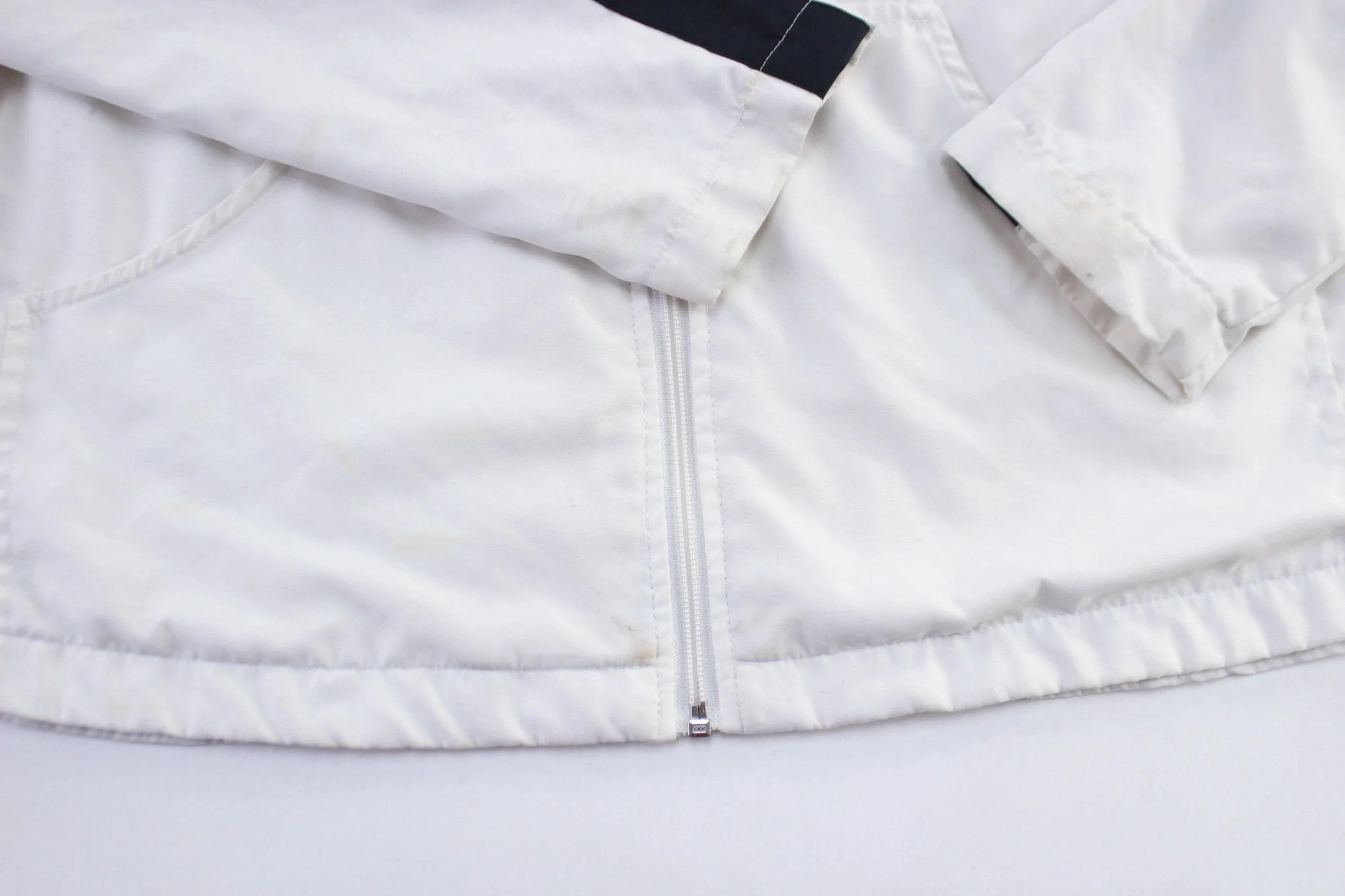 Women's Y2K Nike Embroidered Logo White & Black Zip Up Jacket - Image 3