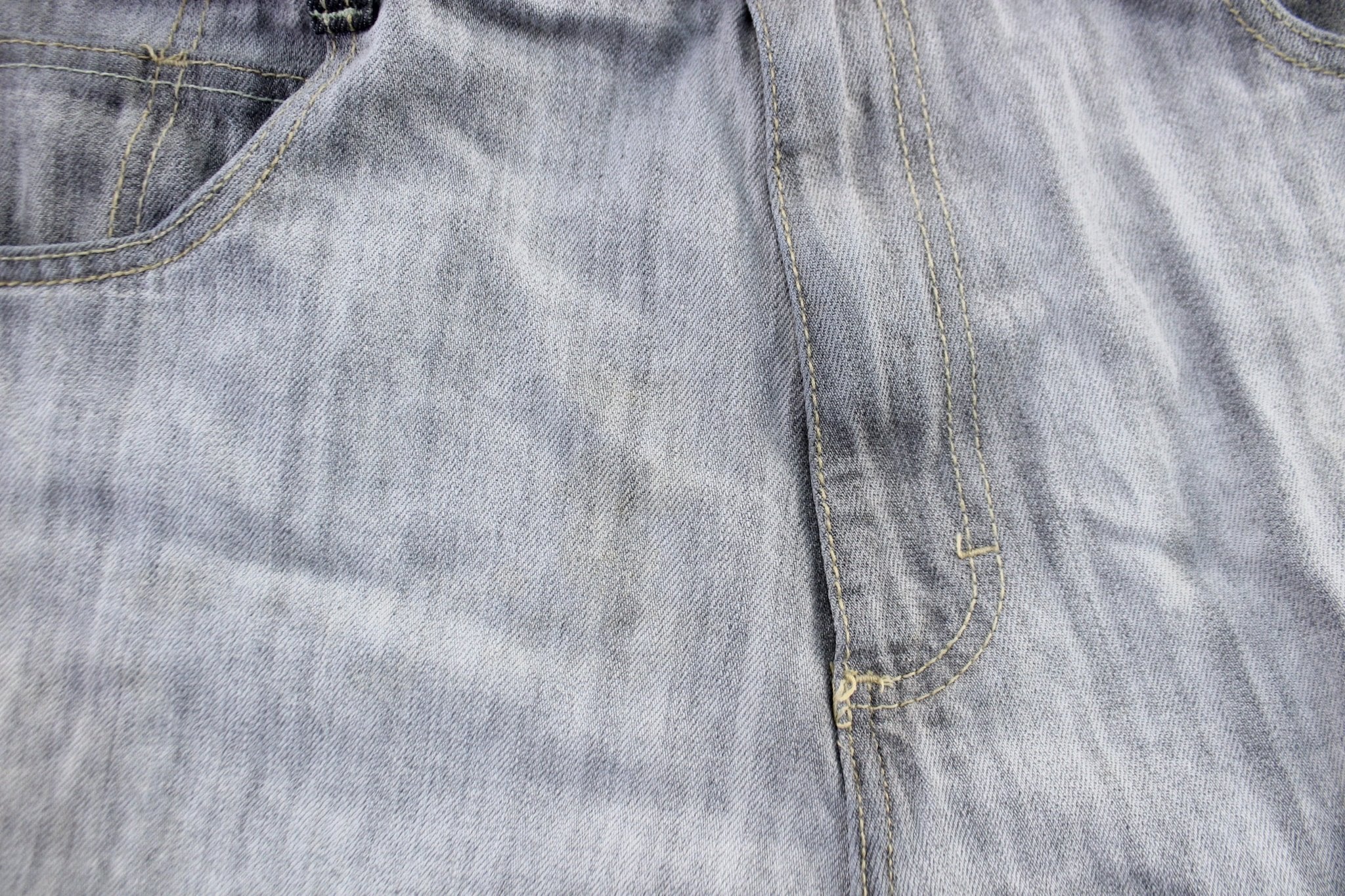 Y2K SouthPole Light Grey Denim Shorts - Image 3