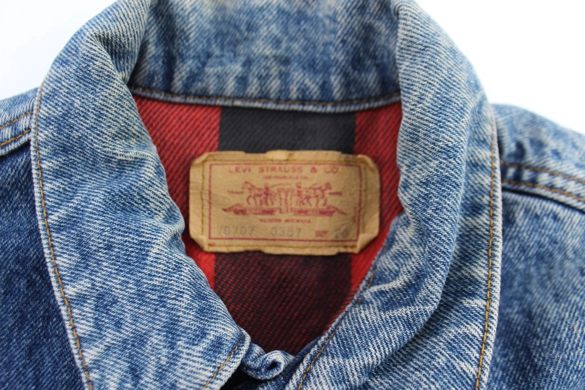 Youth 90's Levi's Buffalo Lined Denim Jacket - Image 3