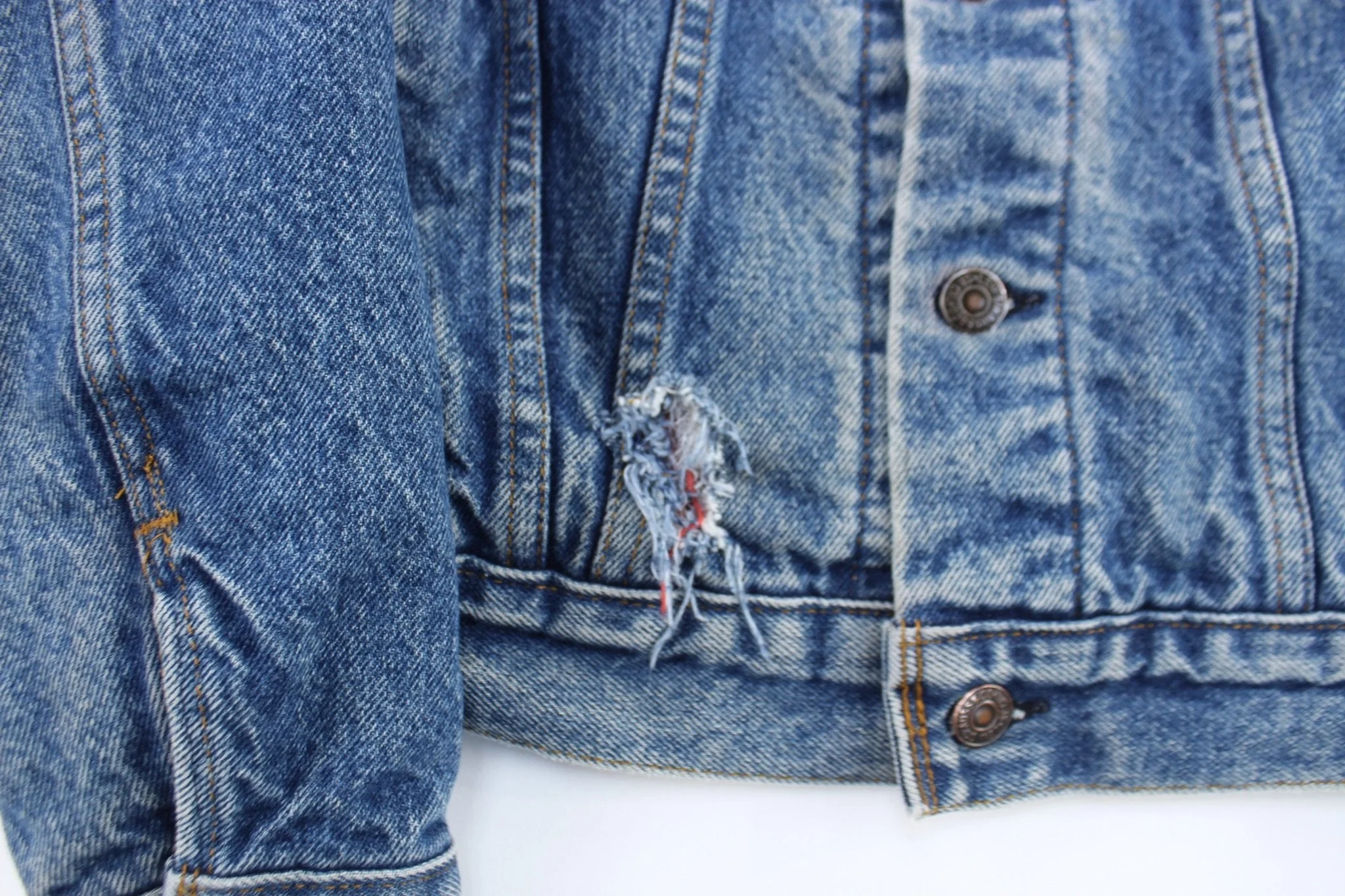 Youth 90's Levi's Buffalo Lined Denim Jacket - Image 4