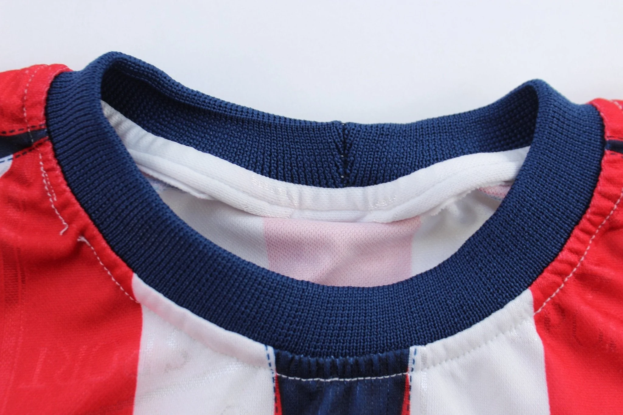 Youth Club Deportivo Guadalajara Striped Soccer Jersey - Image 3